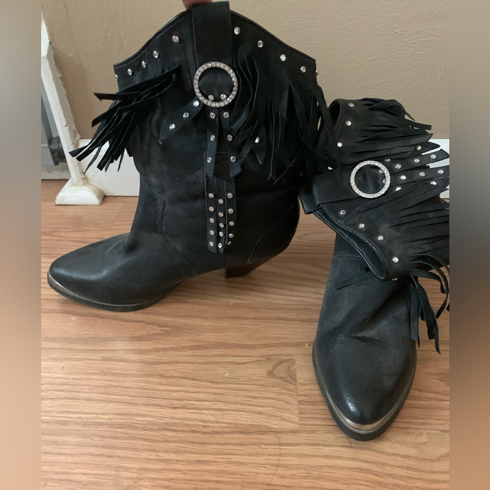 Used only 1 time. Super cute dress up boots.